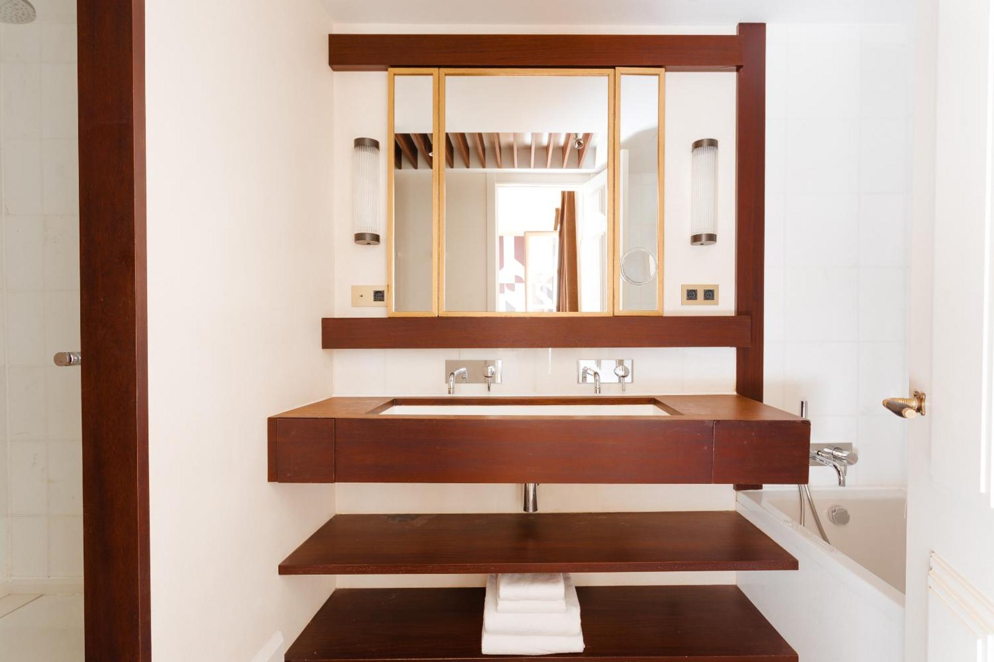 Do Placa Reial Powered By Sonder Barcelona Bilik gambar Bathroom