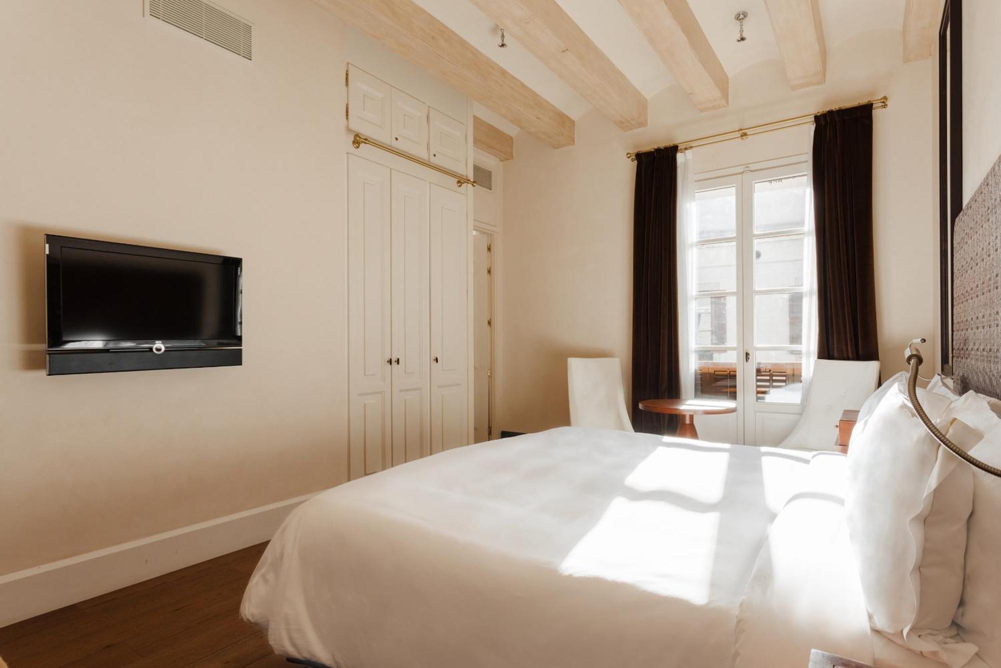 Do Placa Reial Powered By Sonder Barcelona Bilik gambar A bedroom at the hotel