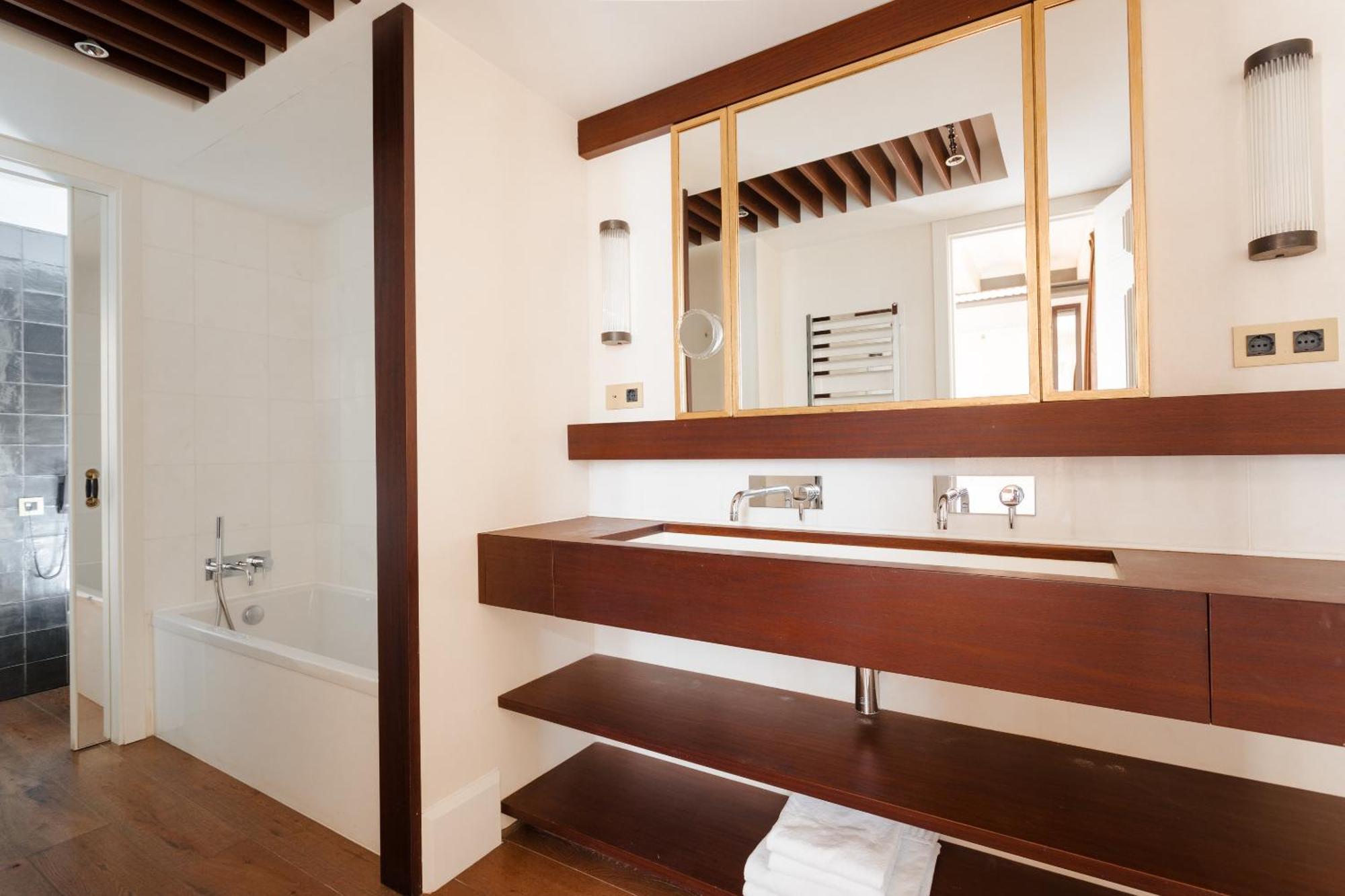 Do Placa Reial Powered By Sonder Barcelona Bilik gambar Bathroom