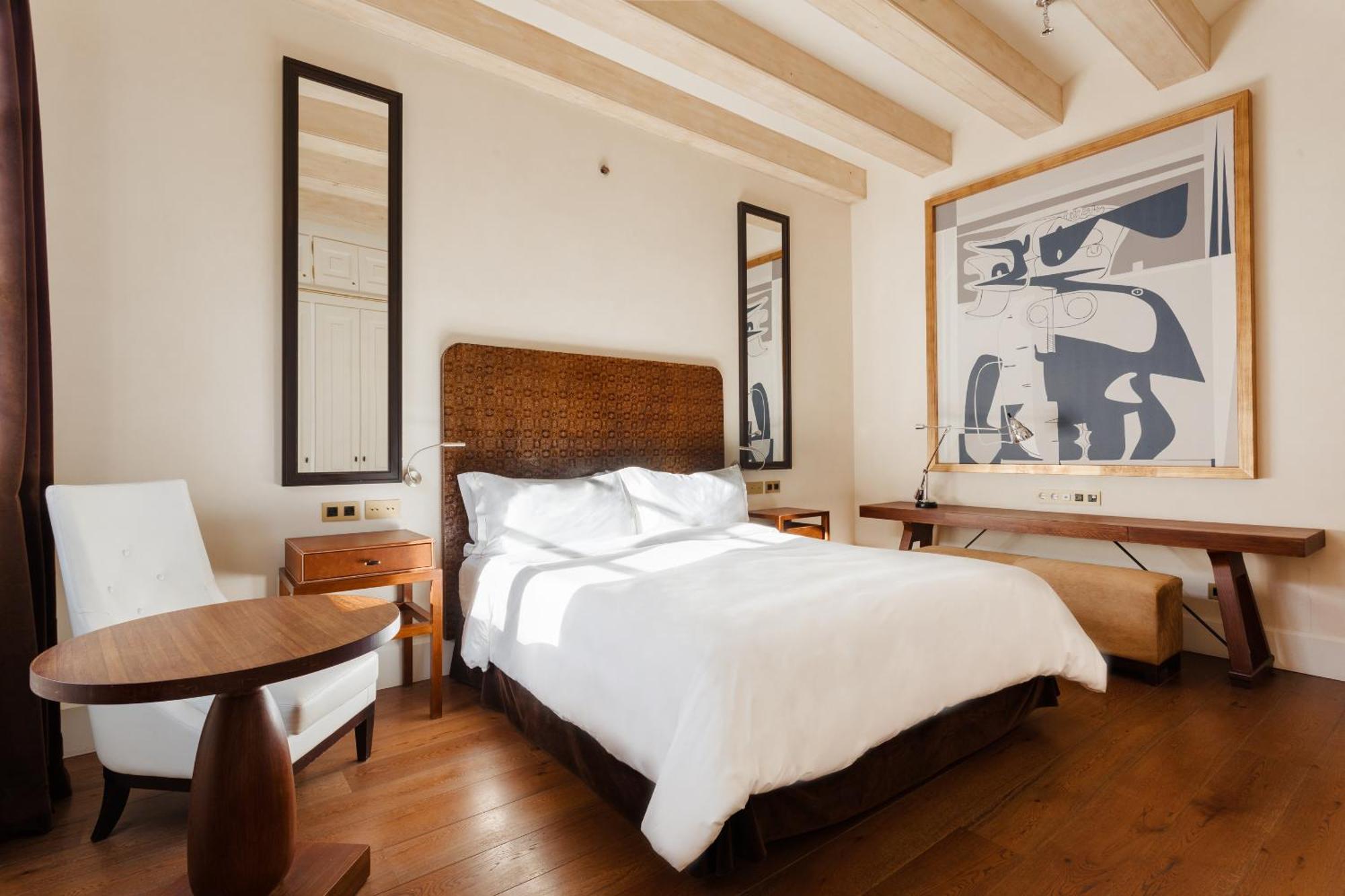 Do Placa Reial Powered By Sonder Barcelona Bilik gambar A bedroom at the hotel