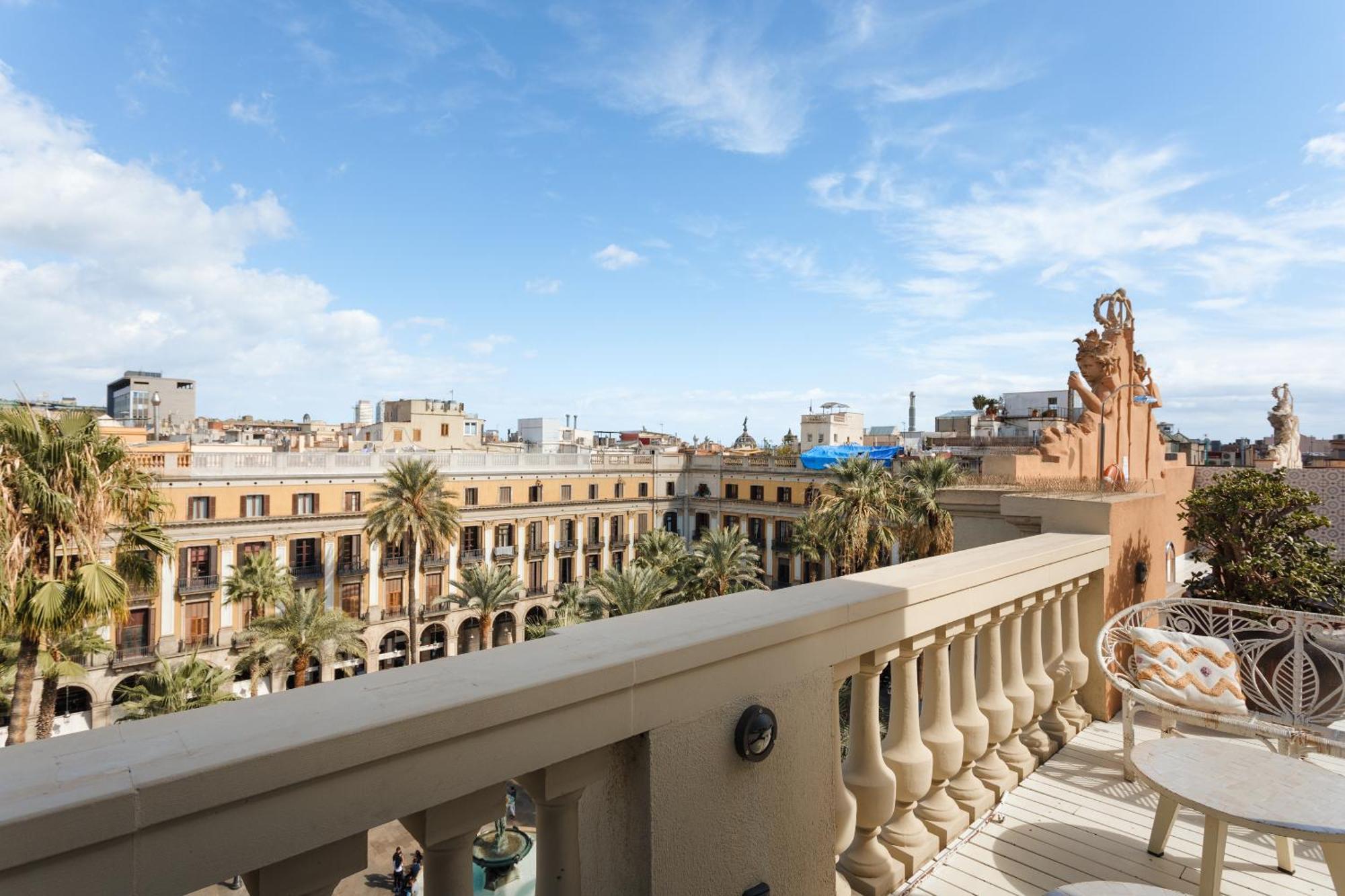 Do Placa Reial Powered By Sonder Barcelona Luaran gambar View from the hotel