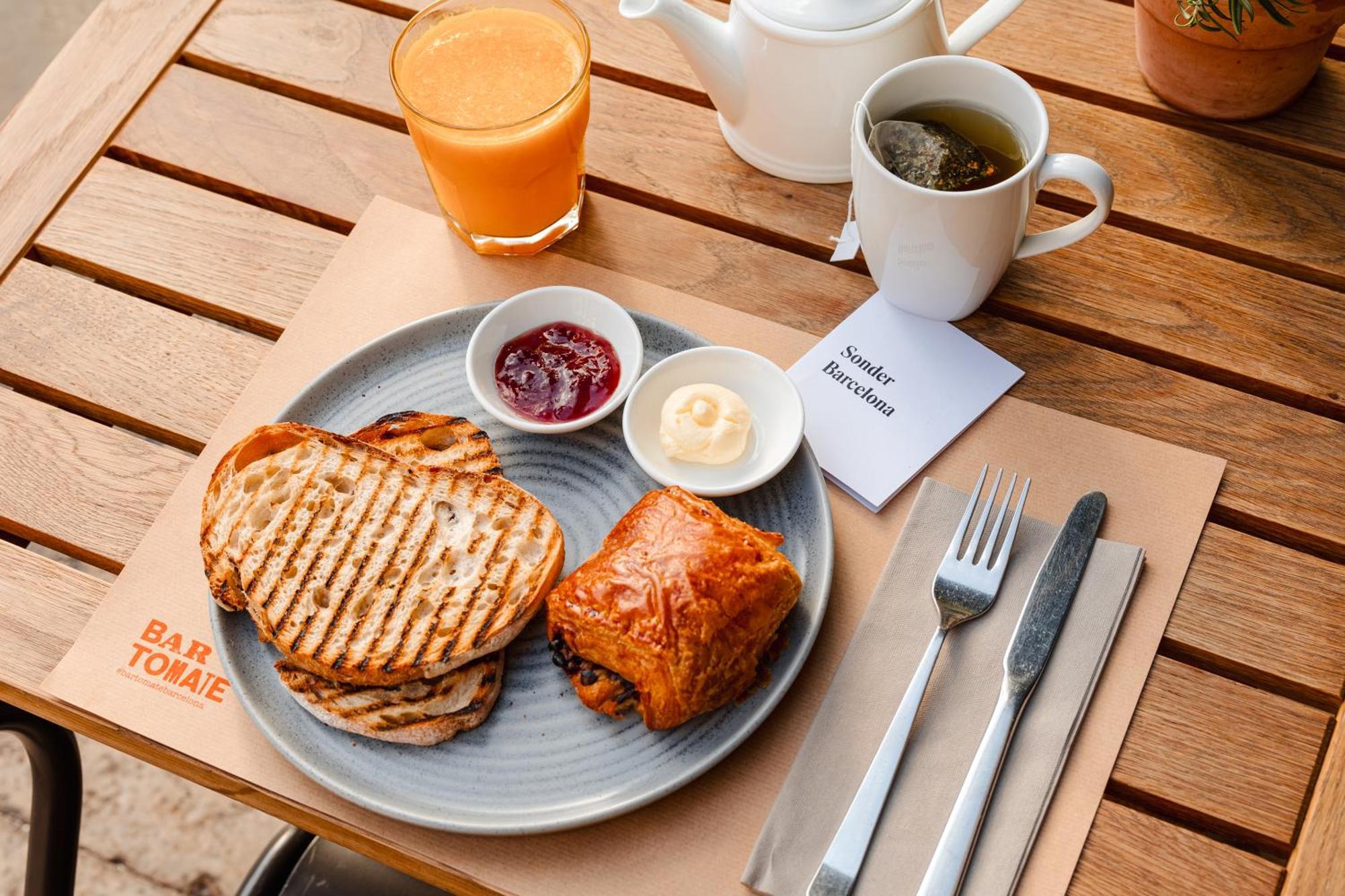 Do Placa Reial Powered By Sonder Barcelona Luaran gambar A breakfast at the restaurant
