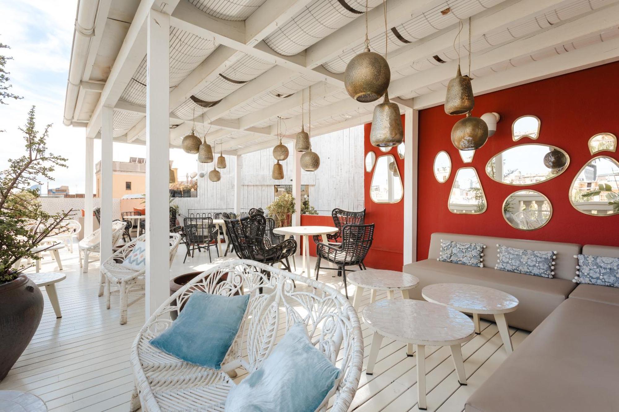 Do Placa Reial Powered By Sonder Barcelona Luaran gambar The rooftop bar at the Hotel Indigo, Athens
