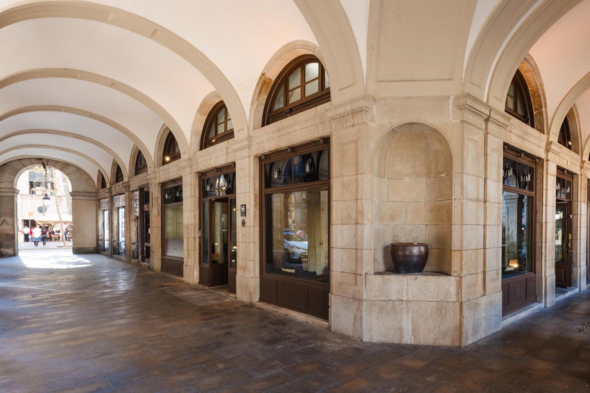 Do Placa Reial Powered By Sonder Barcelona Luaran gambar Interior of the shopping mall
