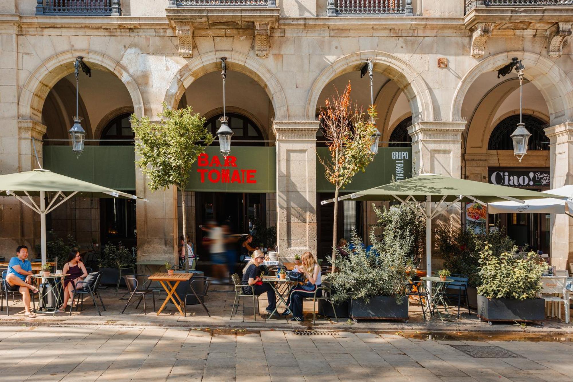 Do Placa Reial Powered By Sonder Barcelona Luaran gambar A typical café in Athens