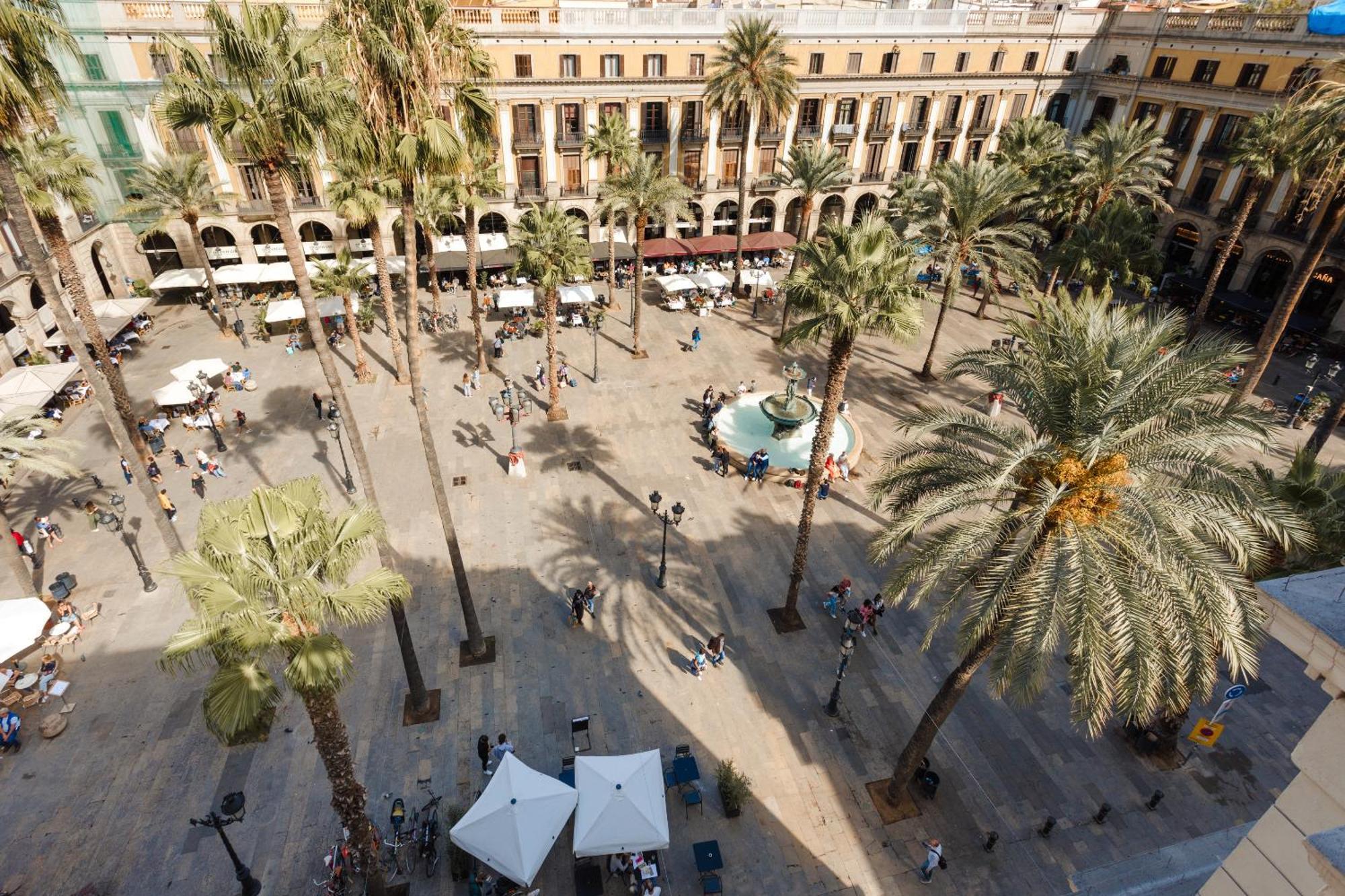 Do Placa Reial Powered By Sonder Barcelona Luaran gambar Plaça Reial