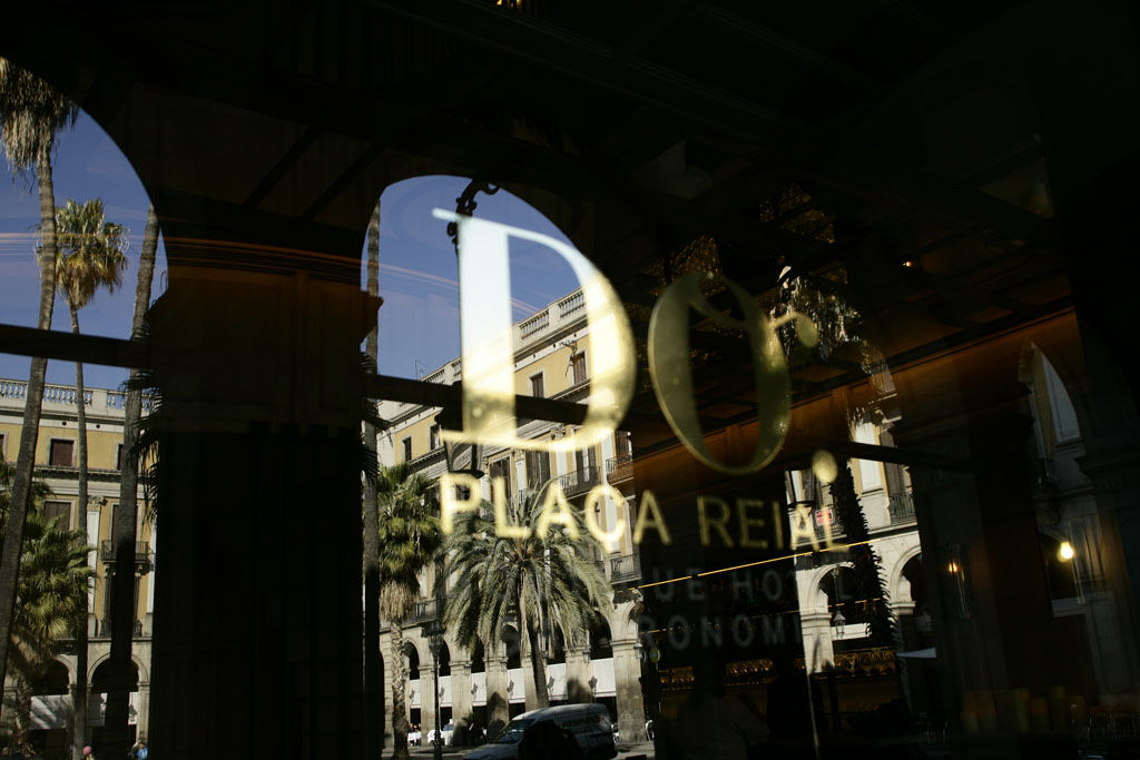 Do Placa Reial Powered By Sonder Barcelona Luaran gambar Plaza Real